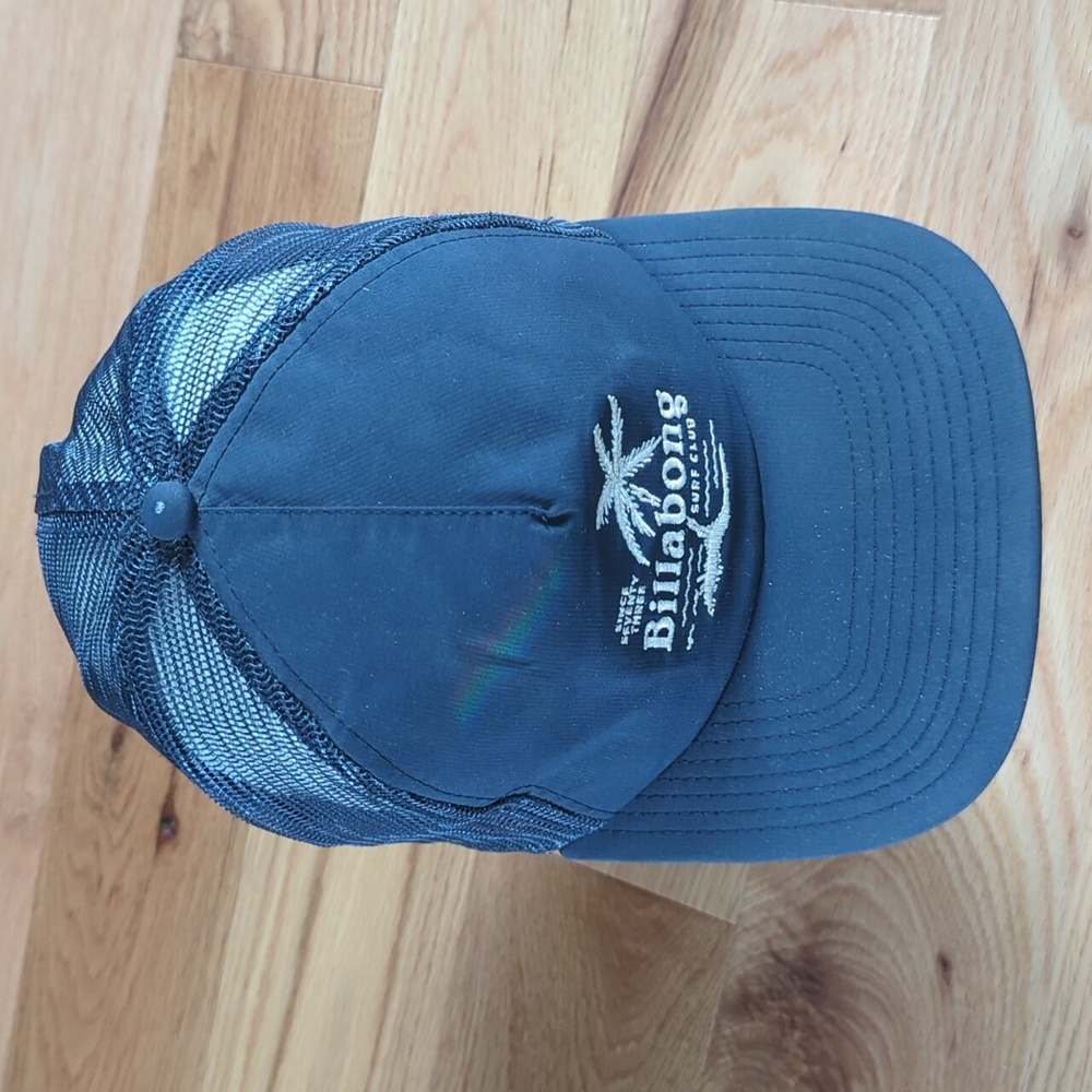 Billabong. Men's Logoed Hat. Snapback | Trucker Style.
